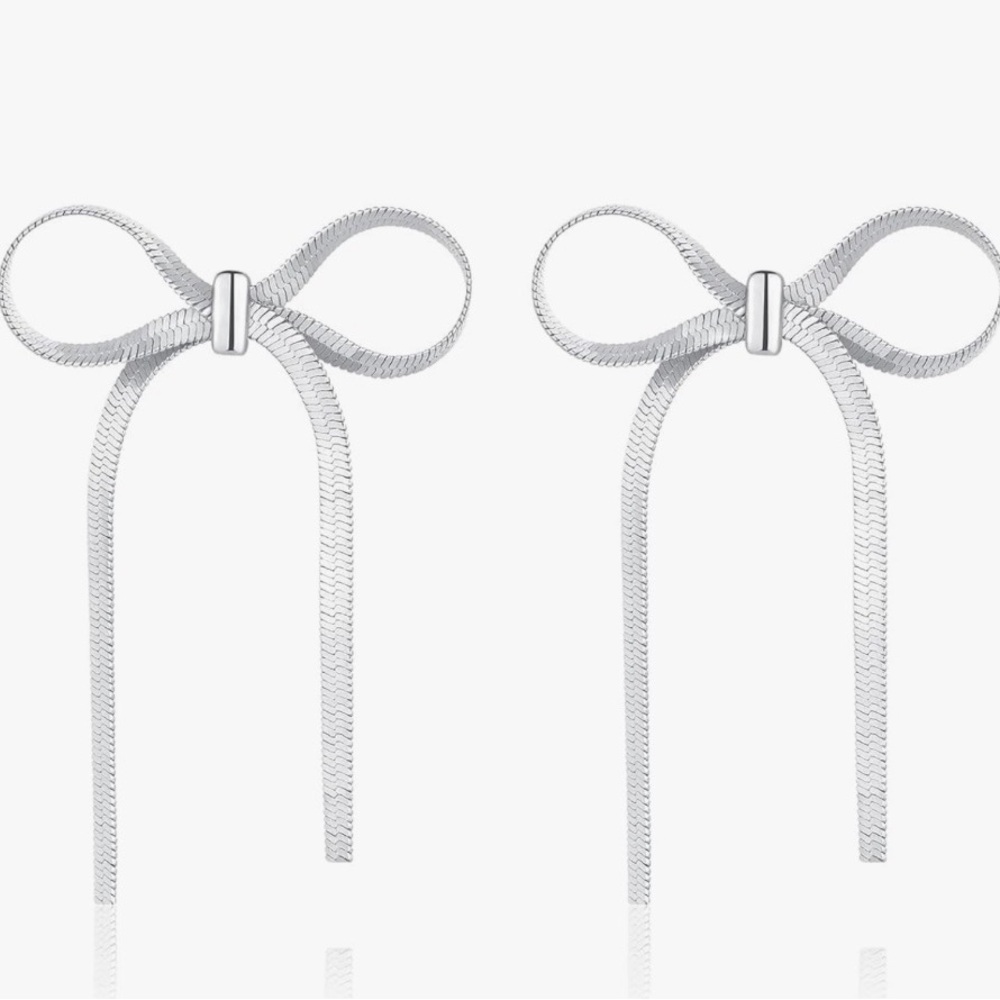 Chic Silver Ribbon Earrings